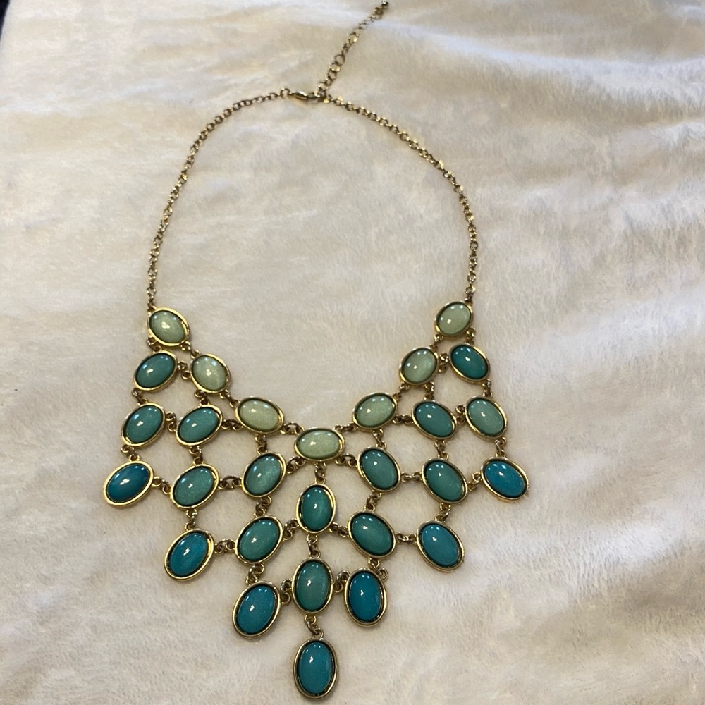 Bib Necklace - Picture 5 of 8